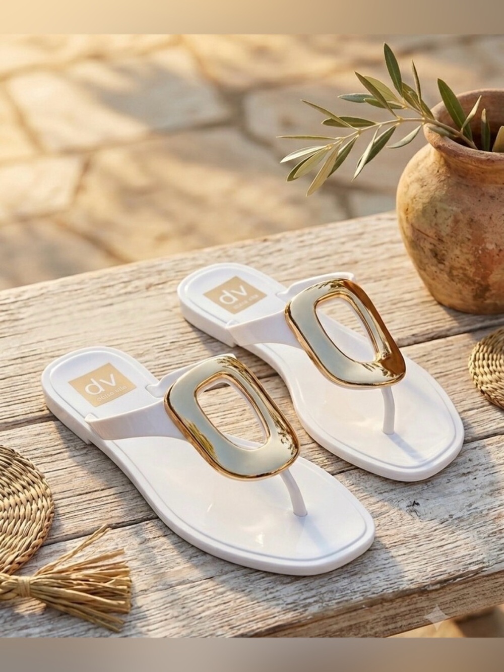 🆕 Jameson Flip Flop
DV by Dolce Vita SIZE 7